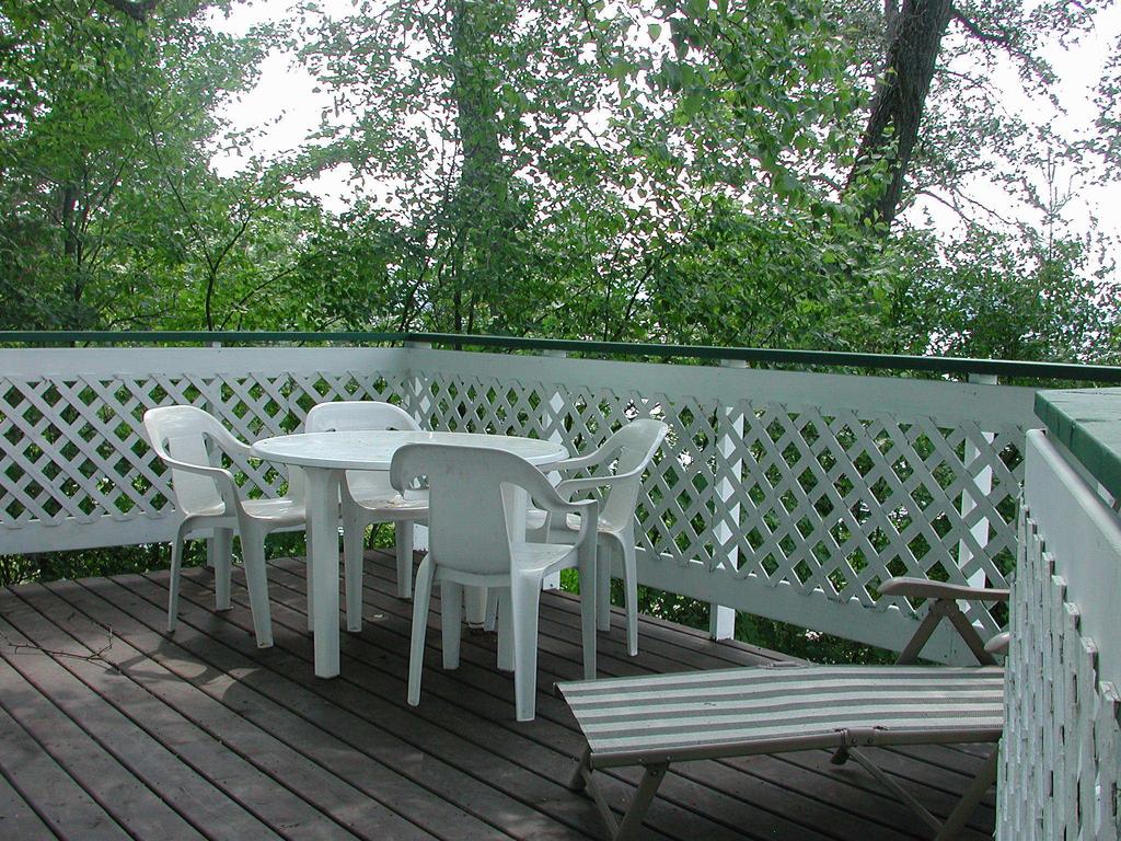 Birch Cliff Lodge on Baptiste Lake