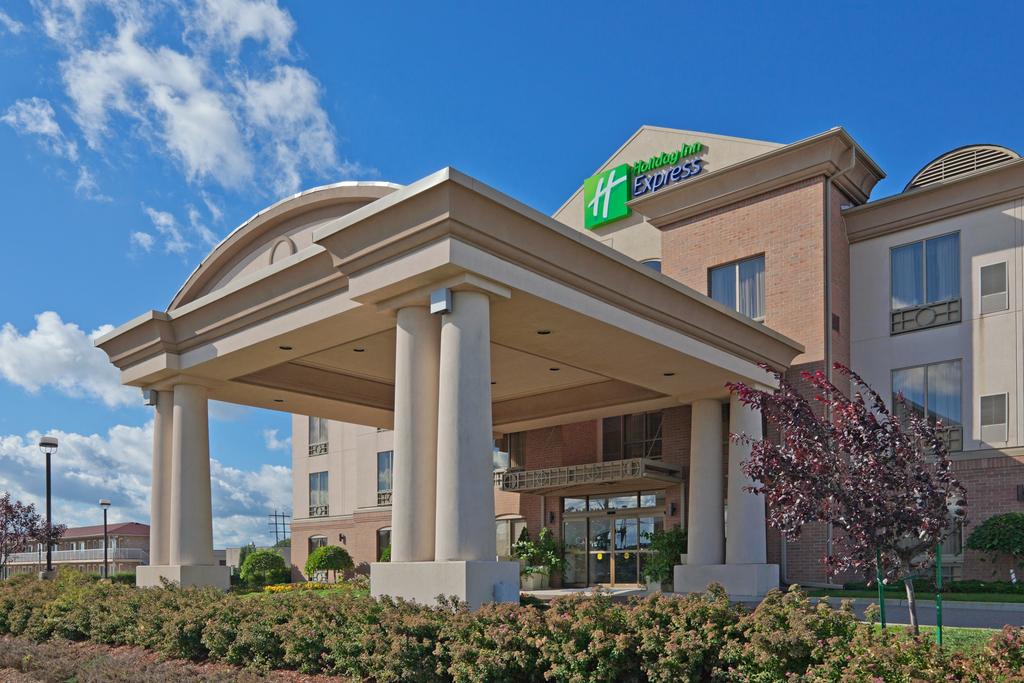 Holiday Inn Express Suites Guelph