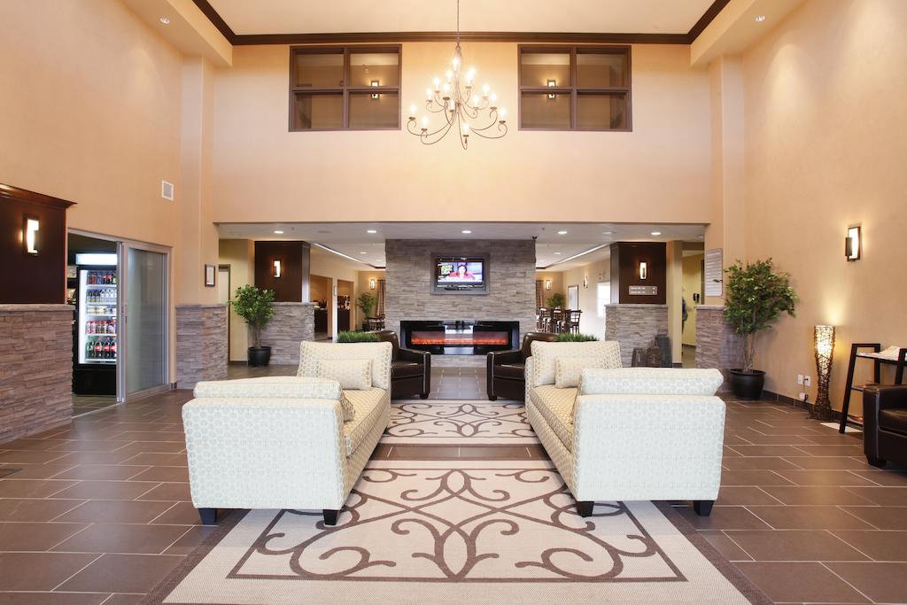 Pomeroy Inn and Suites Vegreville