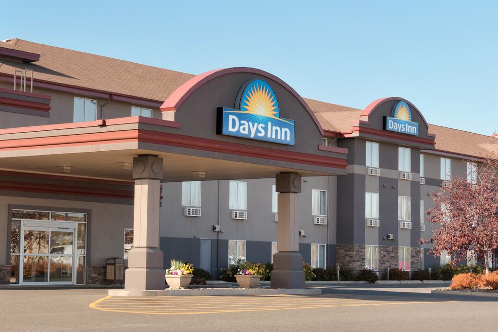 Days Inn Suites Thunder Ba