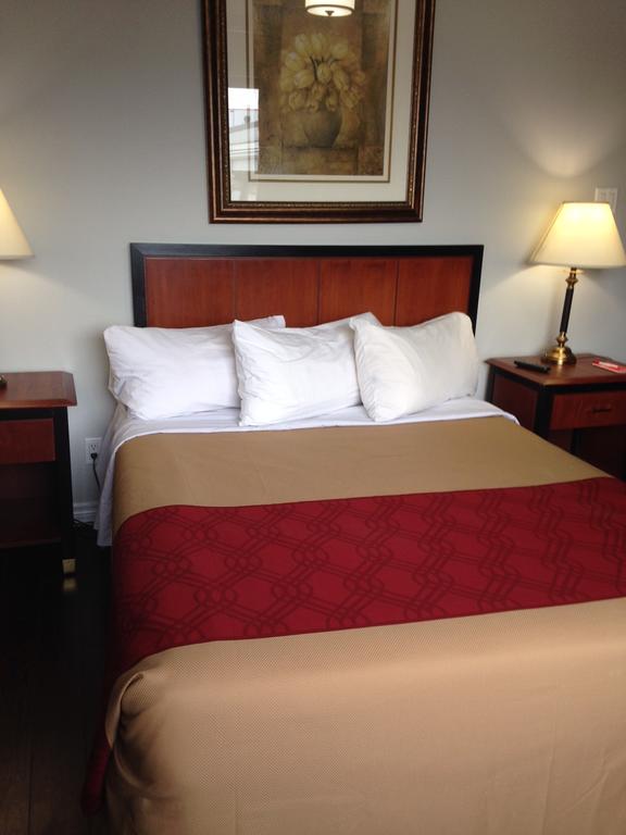 Econo Lodge Montreal Airport