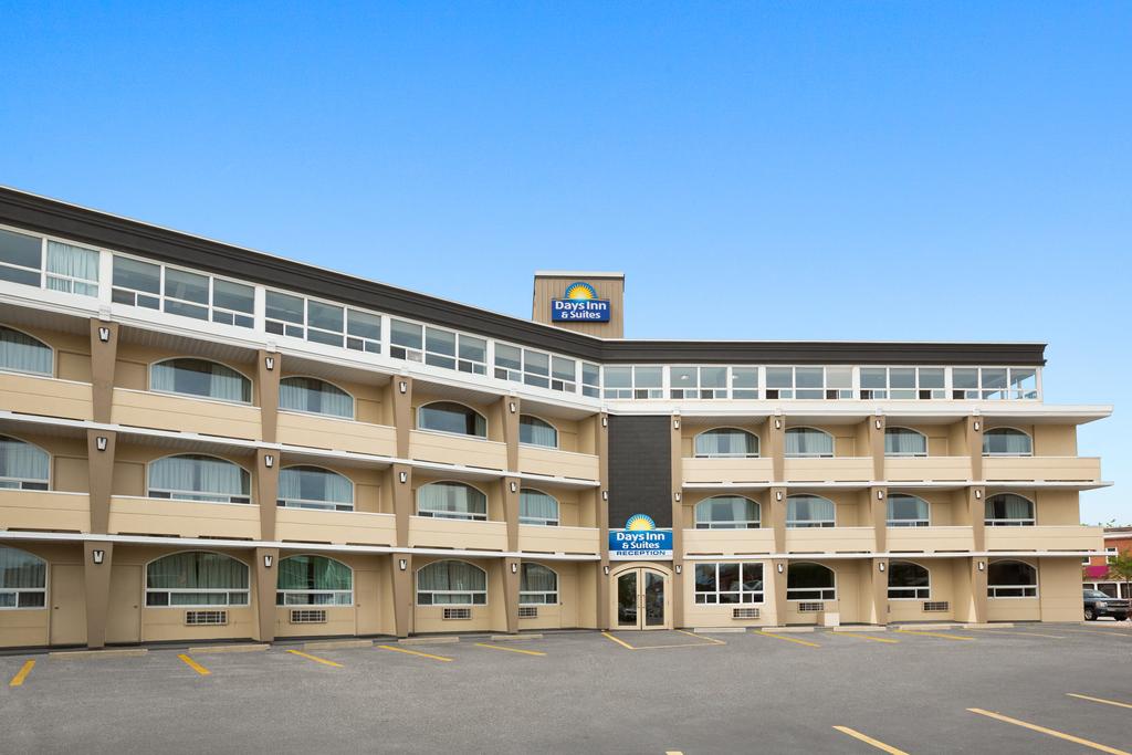 Days Inn and Suites North Bay