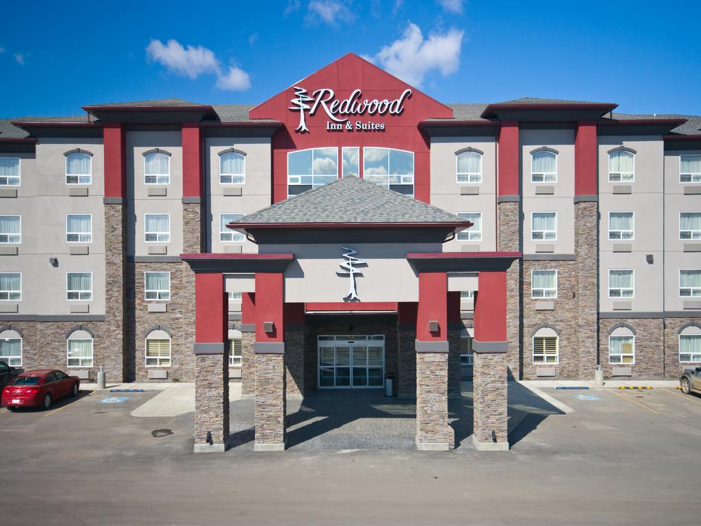 Redwood Inn and Suites Hotel