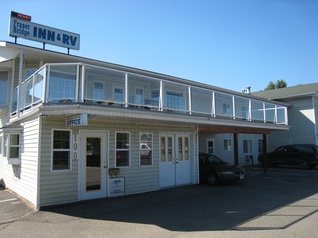 Fraser Bridge Inn and RV Park