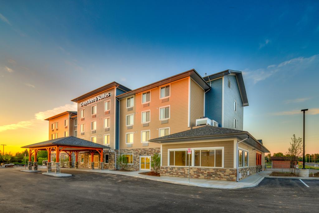 Days Inn and Suites Lindsay