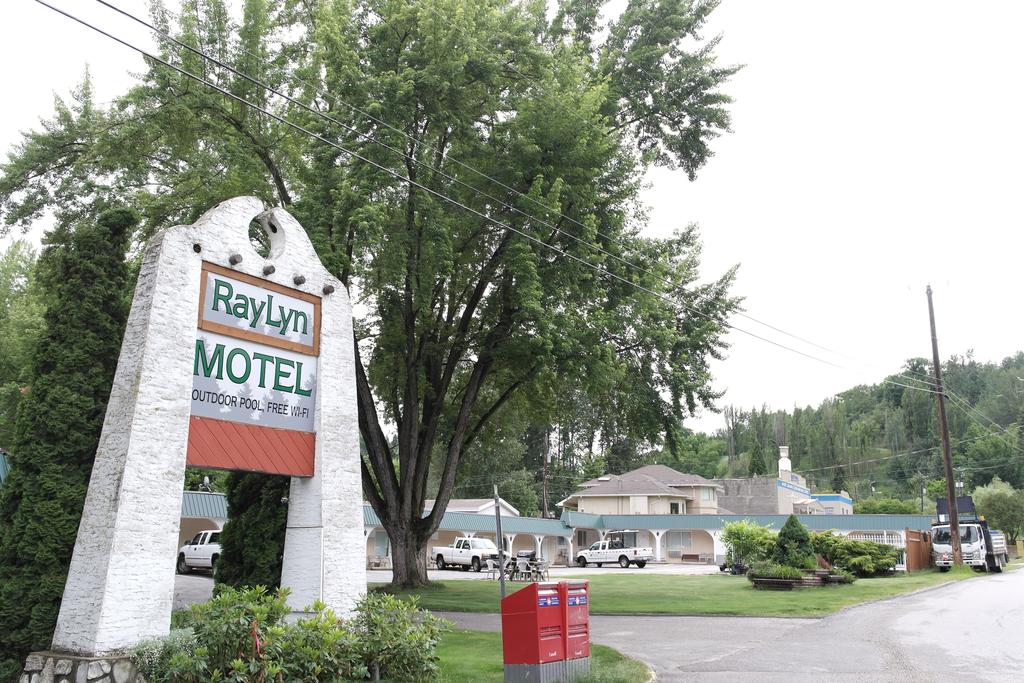 Ray Lyn Motel