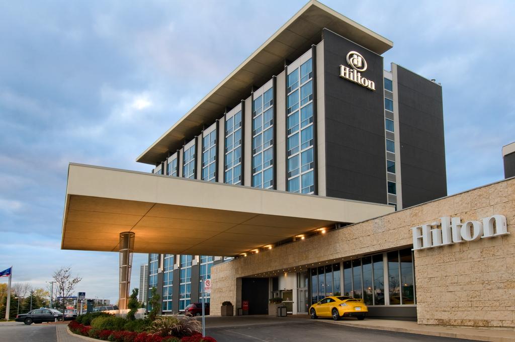 Hilton Toronto Airport Hotel and Suites