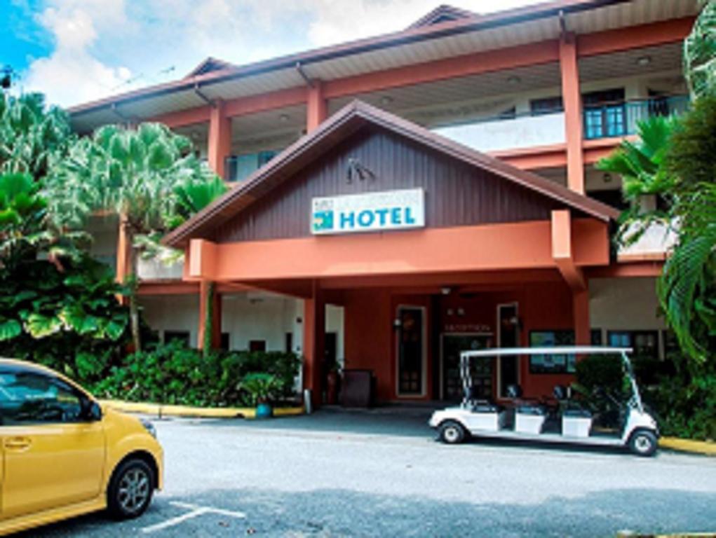 Bukit Merah Laketown Resort