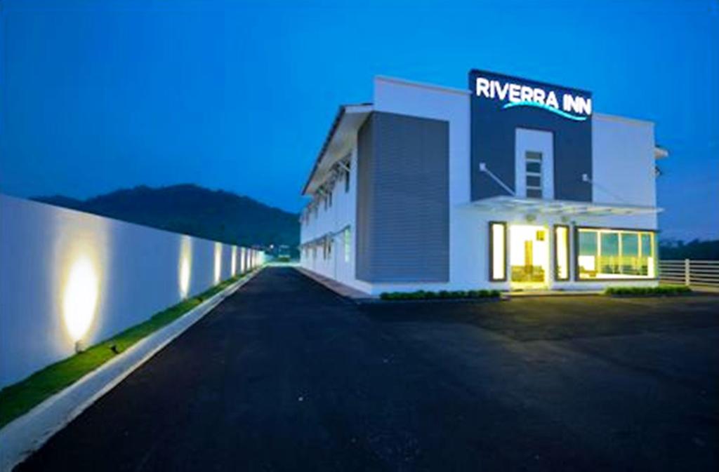 Riverra Inn