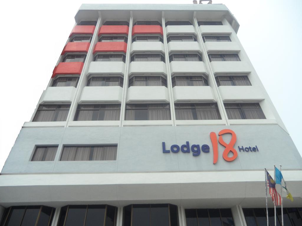 Lodge 18 Hotel