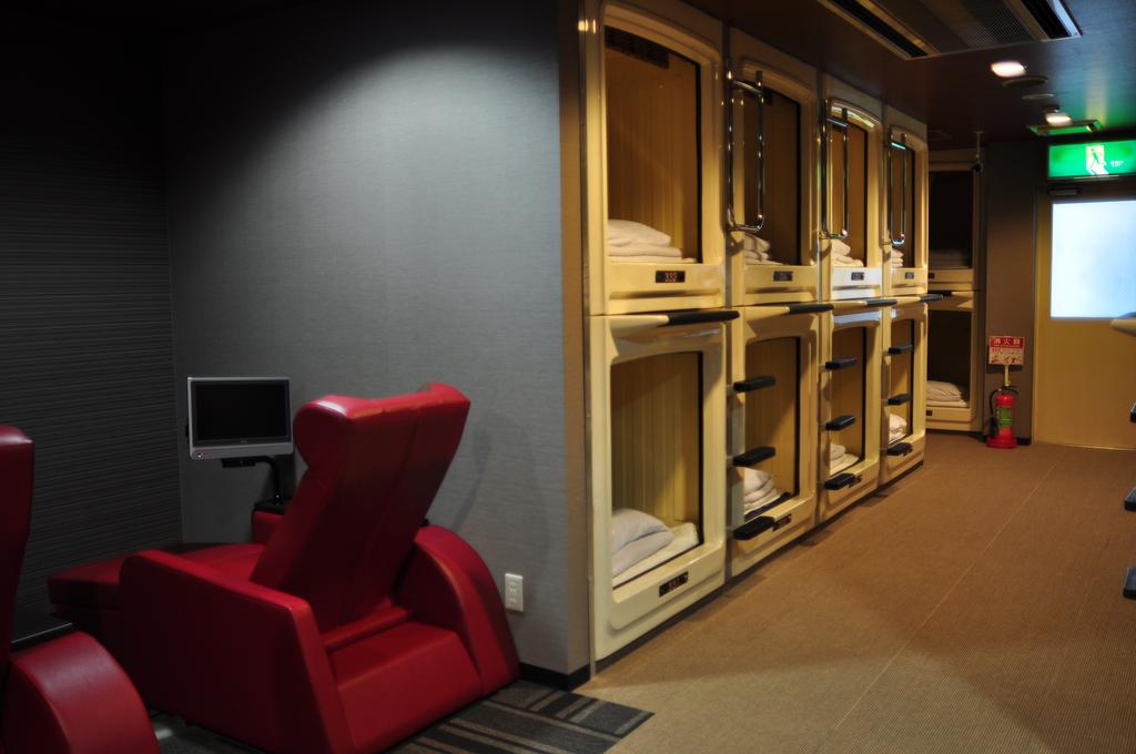 Capsule Hotel and Sauna Cosmo Plaza Akabane