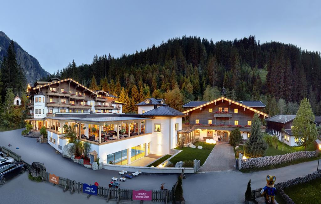 Habachklause Baby- and Kinderhotel - Bauernhof and Chalet