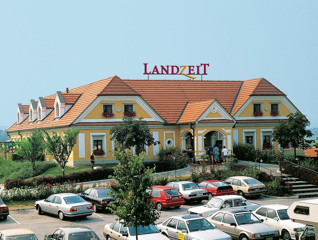 Landzeit Autobahnrestaurant and Motorhotel Loipersdorf