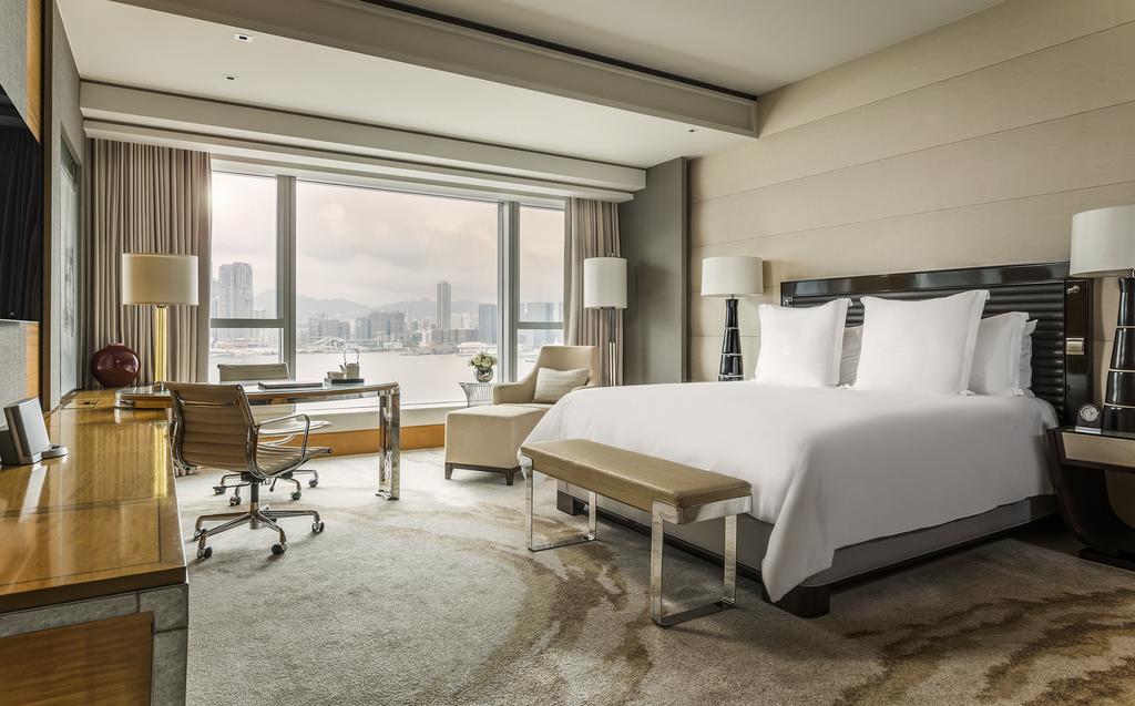 Four Seasons Hotel Hong Kong