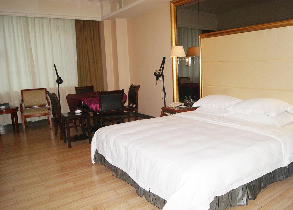 Qingyuan Holyton Intl Hotel