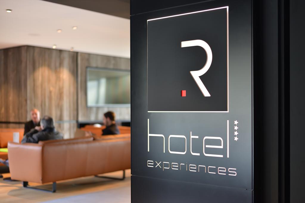 R hotel experiences