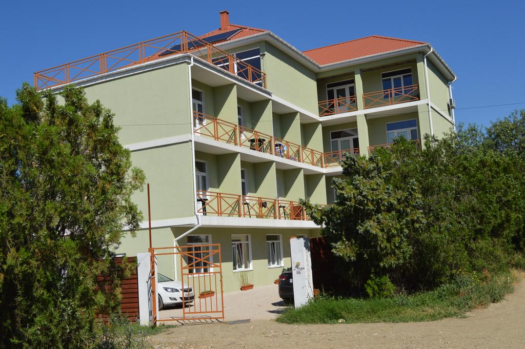 Iskander Hotel