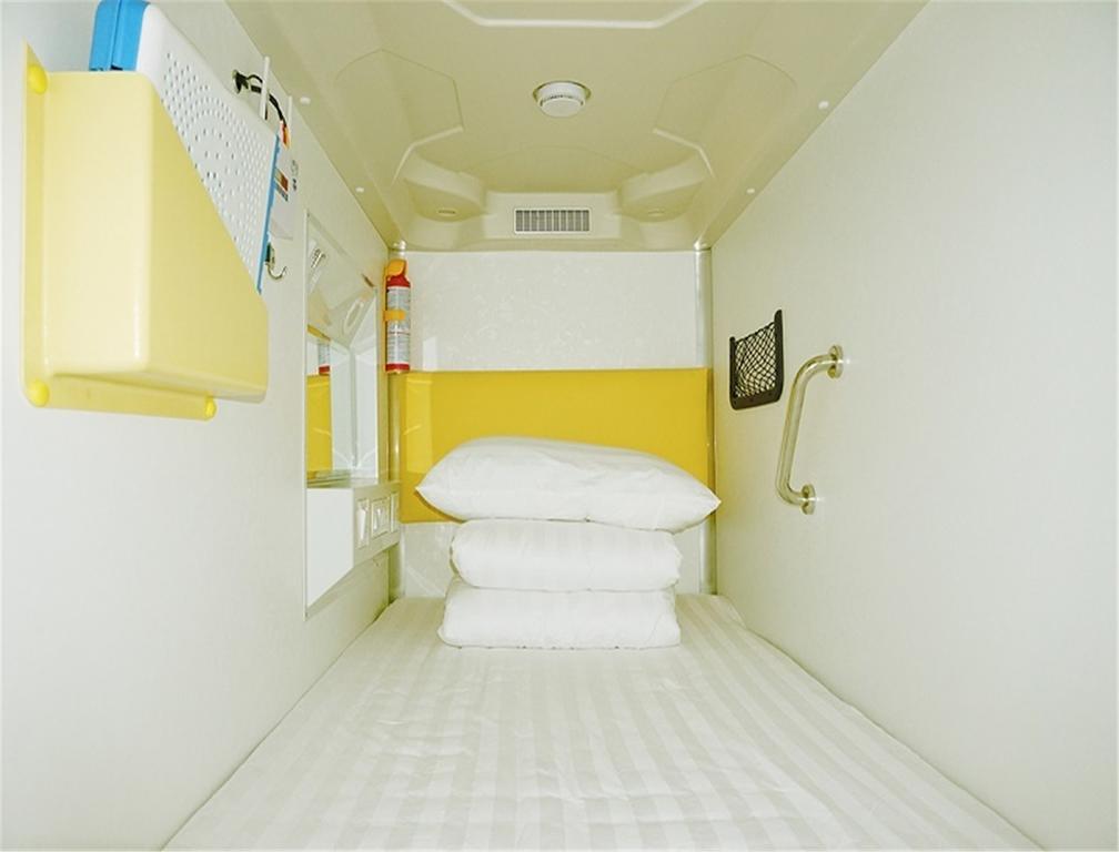 Simple Capsule Hotel Guilin Li River