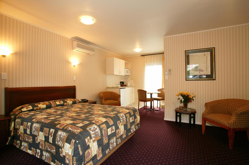 Cornwall Park Motor Inn