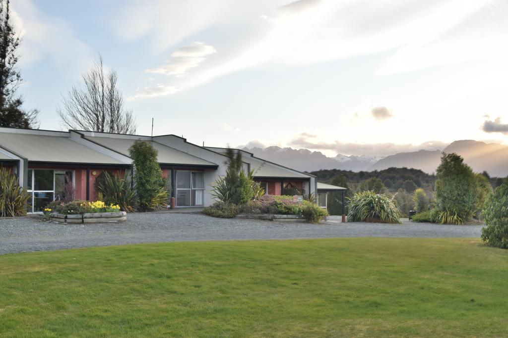 Fiordland National Park Lodge