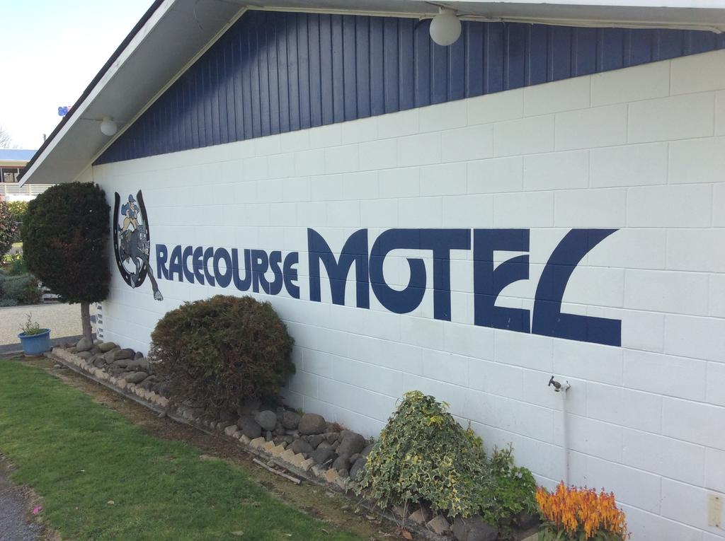 Racecourse Motel