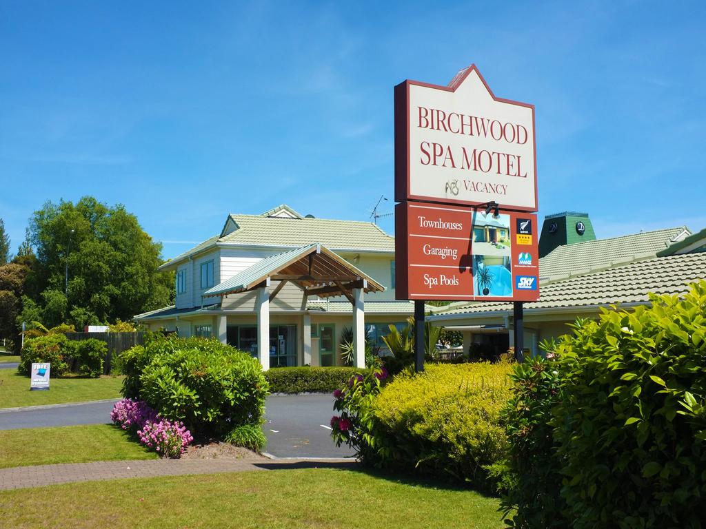 Birchwood Spa Motel