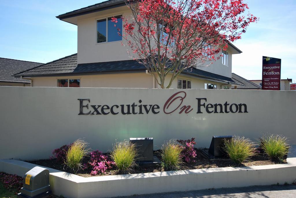 Executive on Fenton