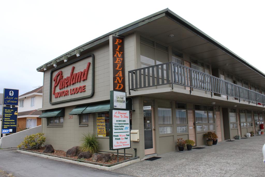 Pineland Motor Lodge