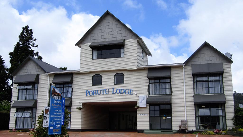 Pohutu Lodge Motel