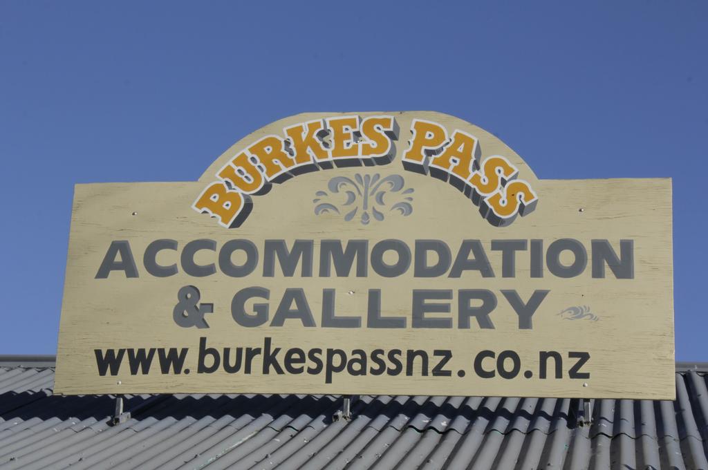 Burkes Pass Accommodation and Gallery