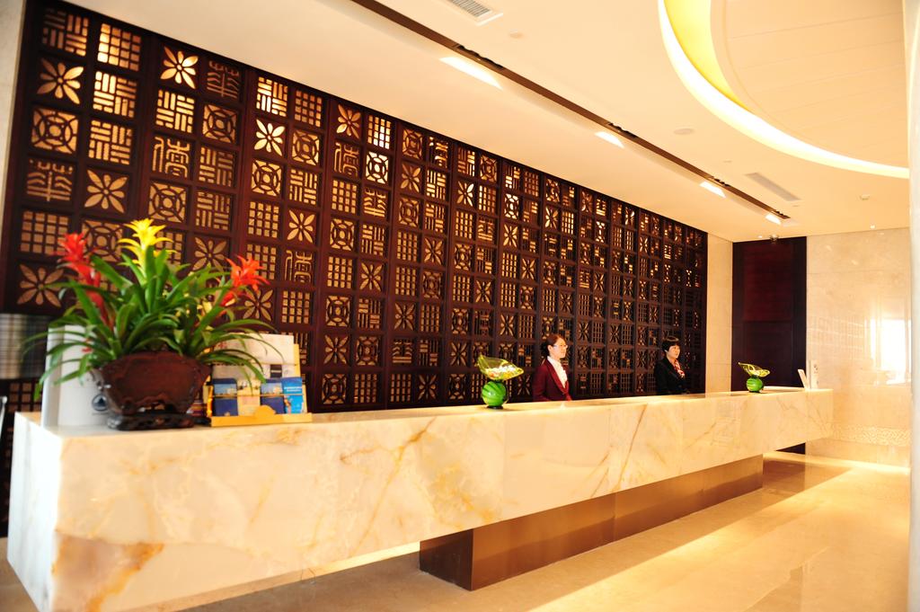 Yantai Celebrity Hotel