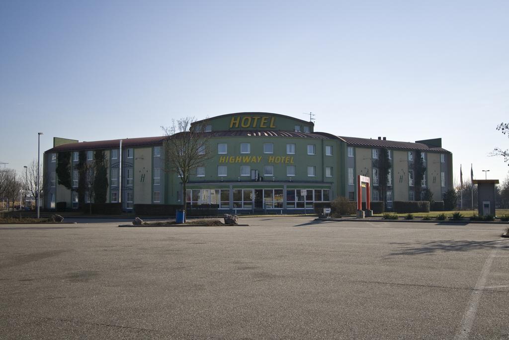 Highway Hotel