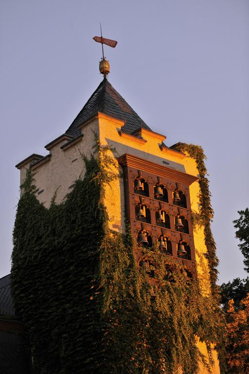 Breuer s Ruedesheimer Schloss