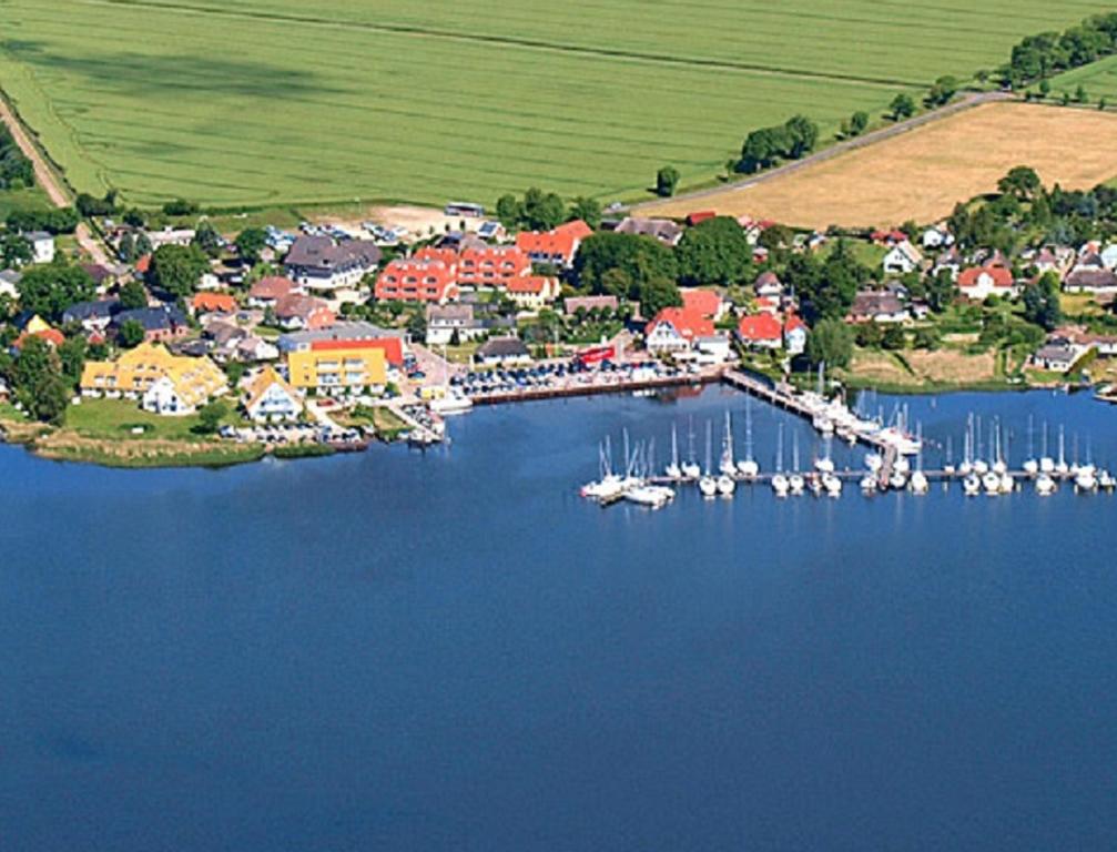 Hotel- and Ferienanlage Kapitäns-Häuser Breege