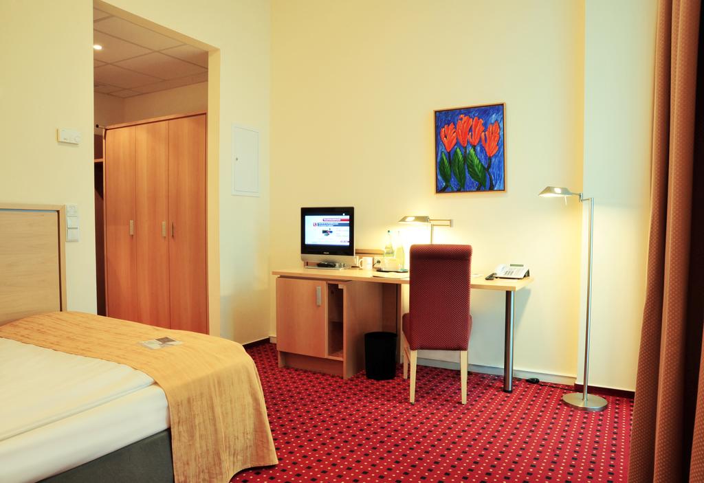 Airporthotel Berlin - Adlersho