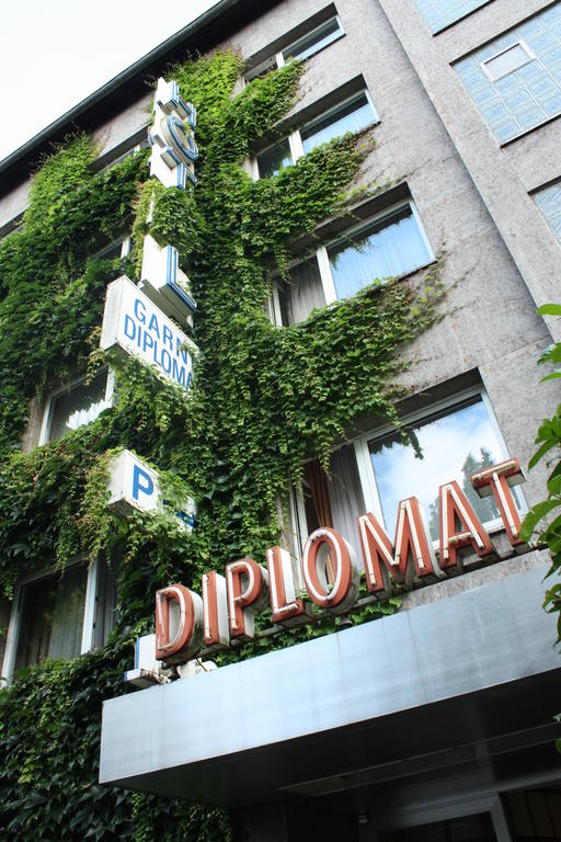 Diplomat