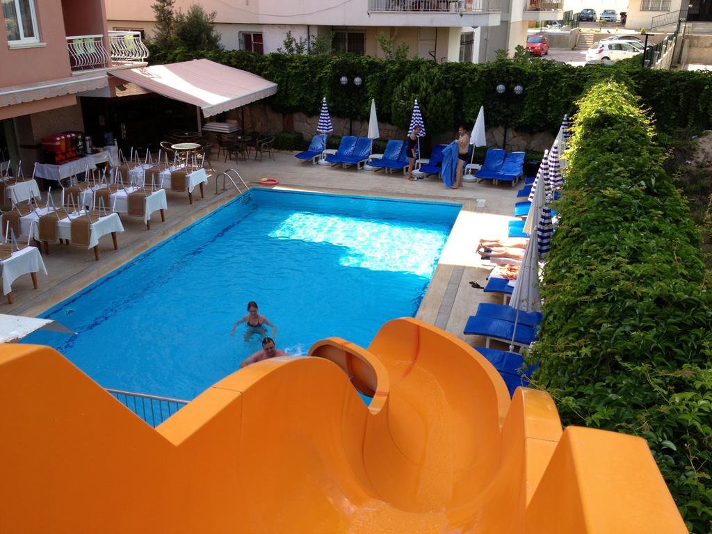 Lara Dinc Hotel