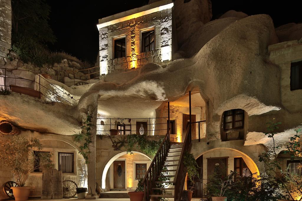 Shoestring Cave House