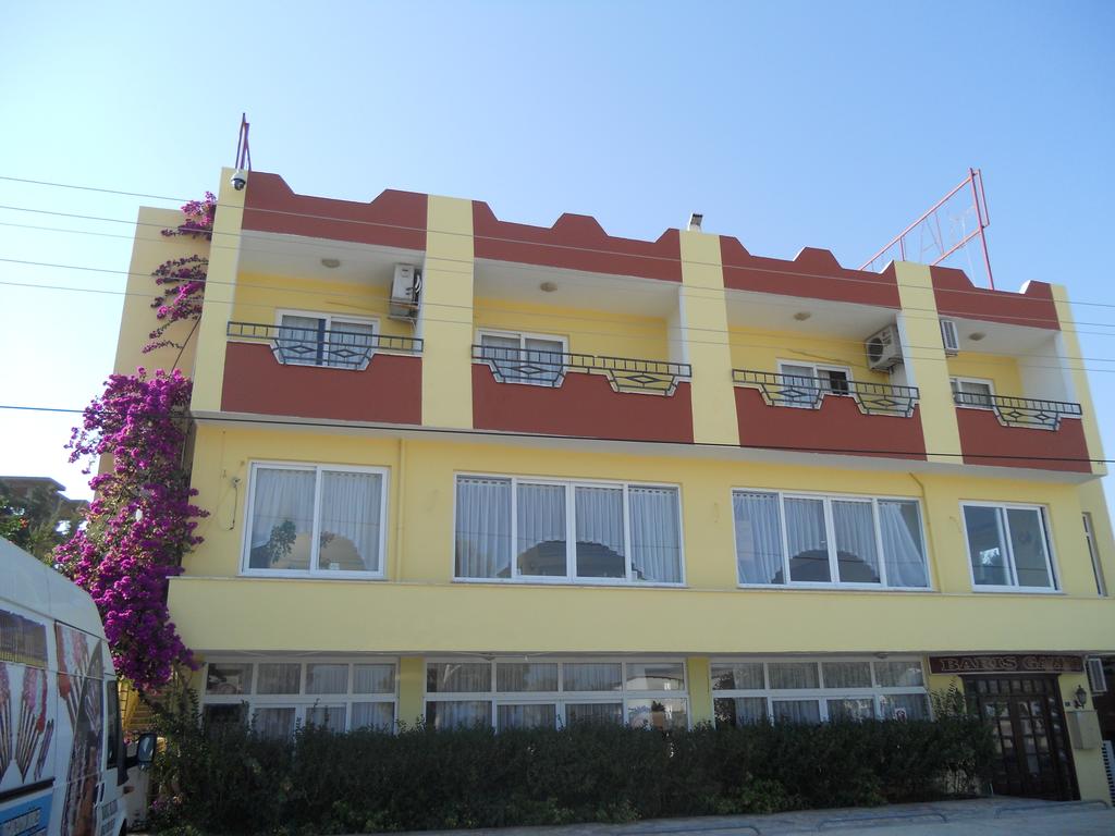 Barış Hotel