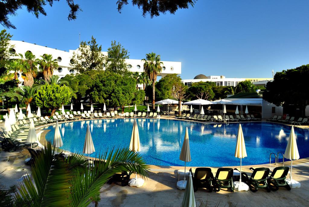 Maritim Hotel Saray Regency