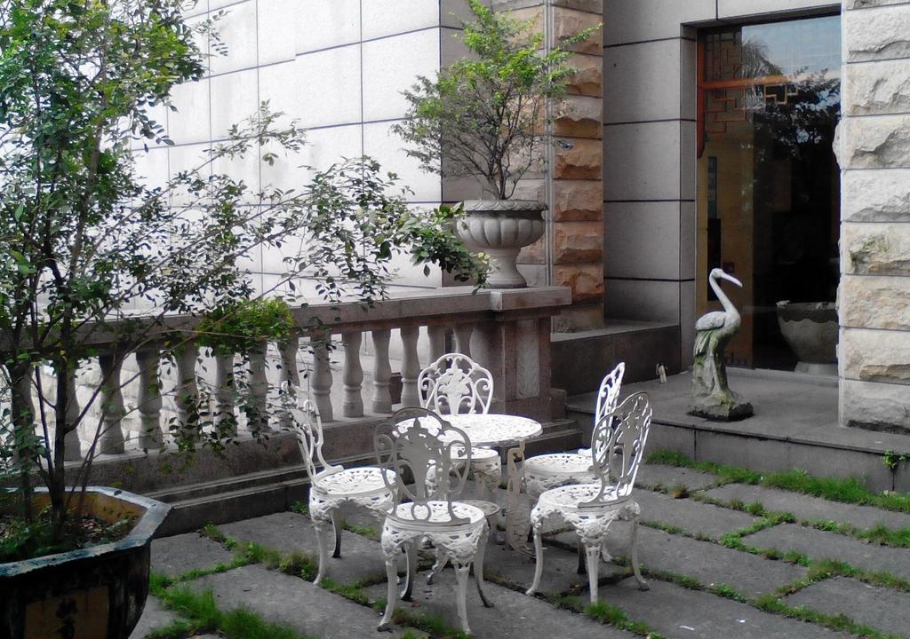 Tianbao Business Hotel