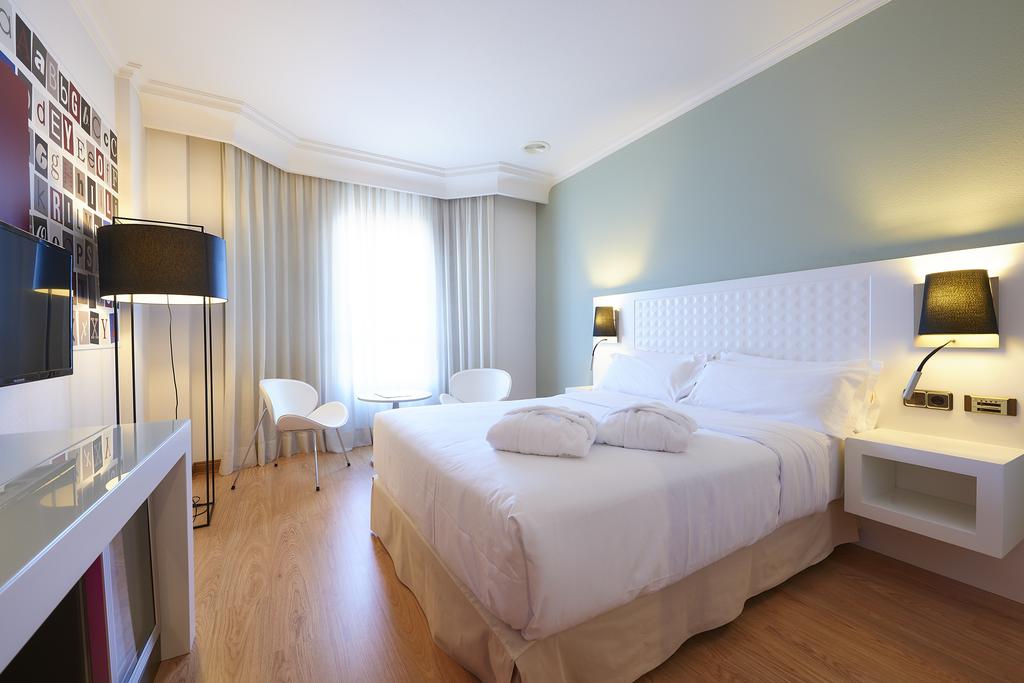 Tryp Galeones