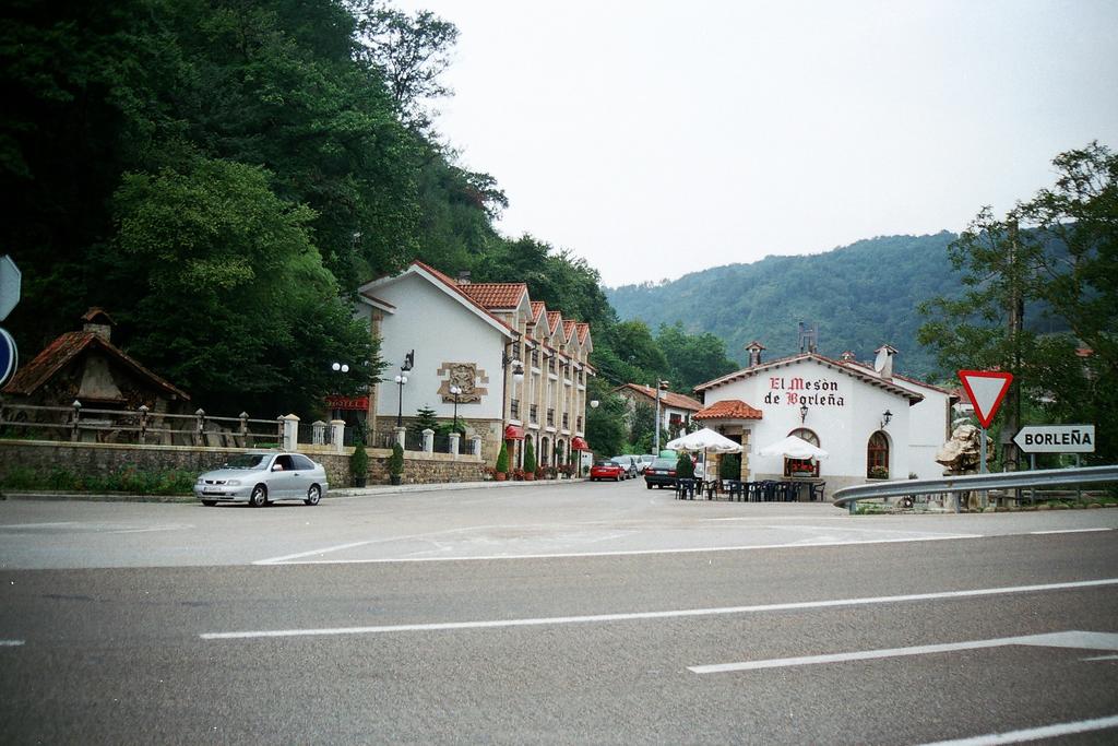 Hotel De Borleña