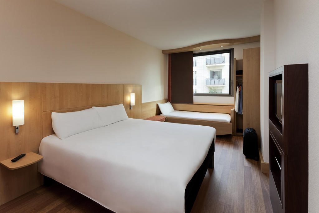 Ibis Barcelona Pza Glories 22