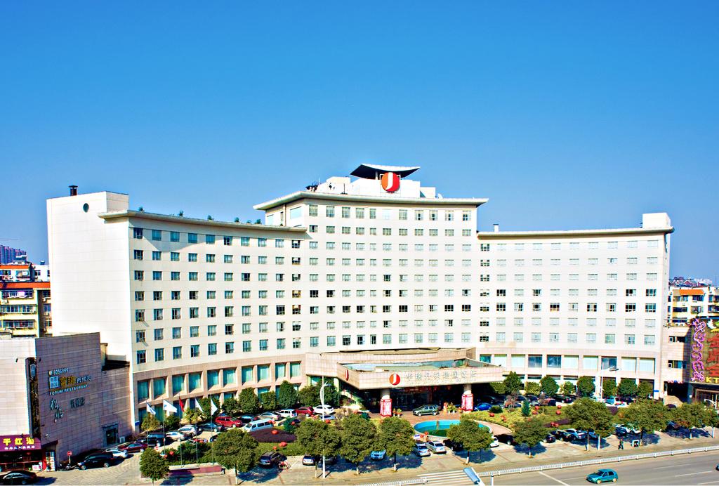 Huarui Danfeng Jianguo Hotel