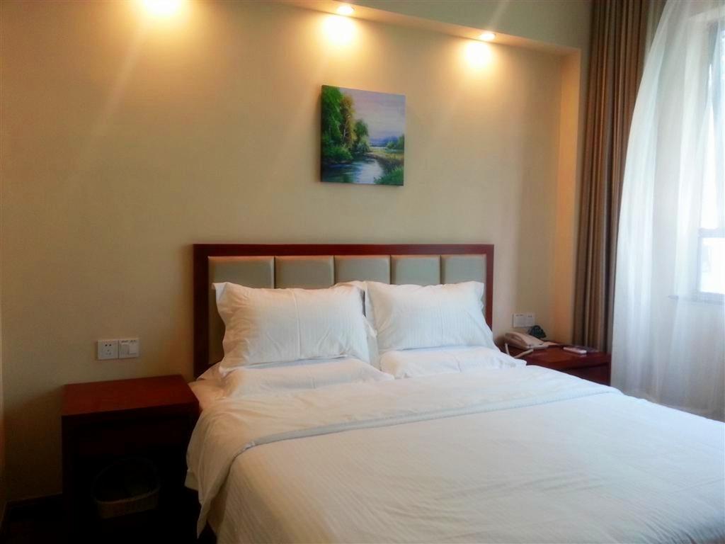 GreenTree Inn Jiangsu Suzhou Guanqian Yangyuxiang Metro Station Business Hotel