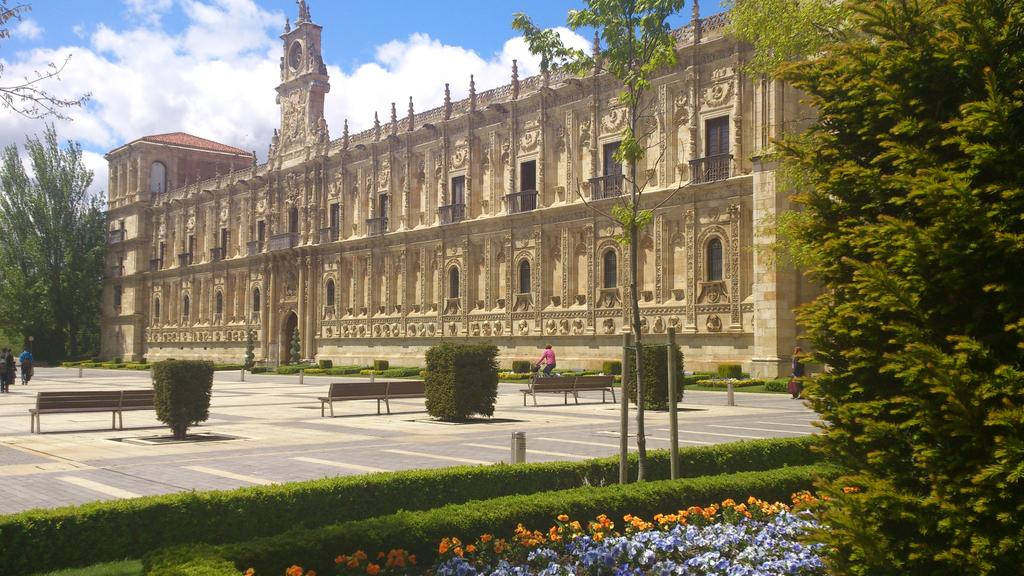 Parador De Leon