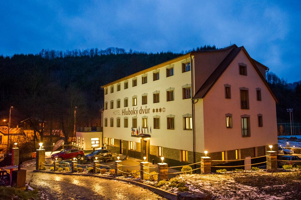 Wellness Hotel Hluboký Dvůr