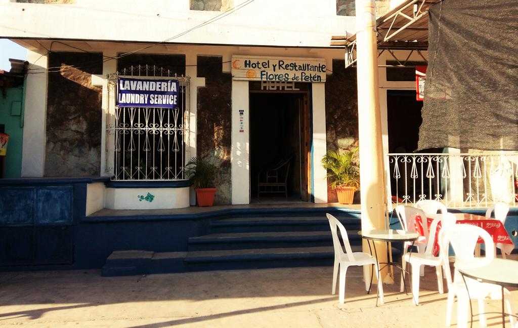 Hotel Flores de Peten y Restaurante