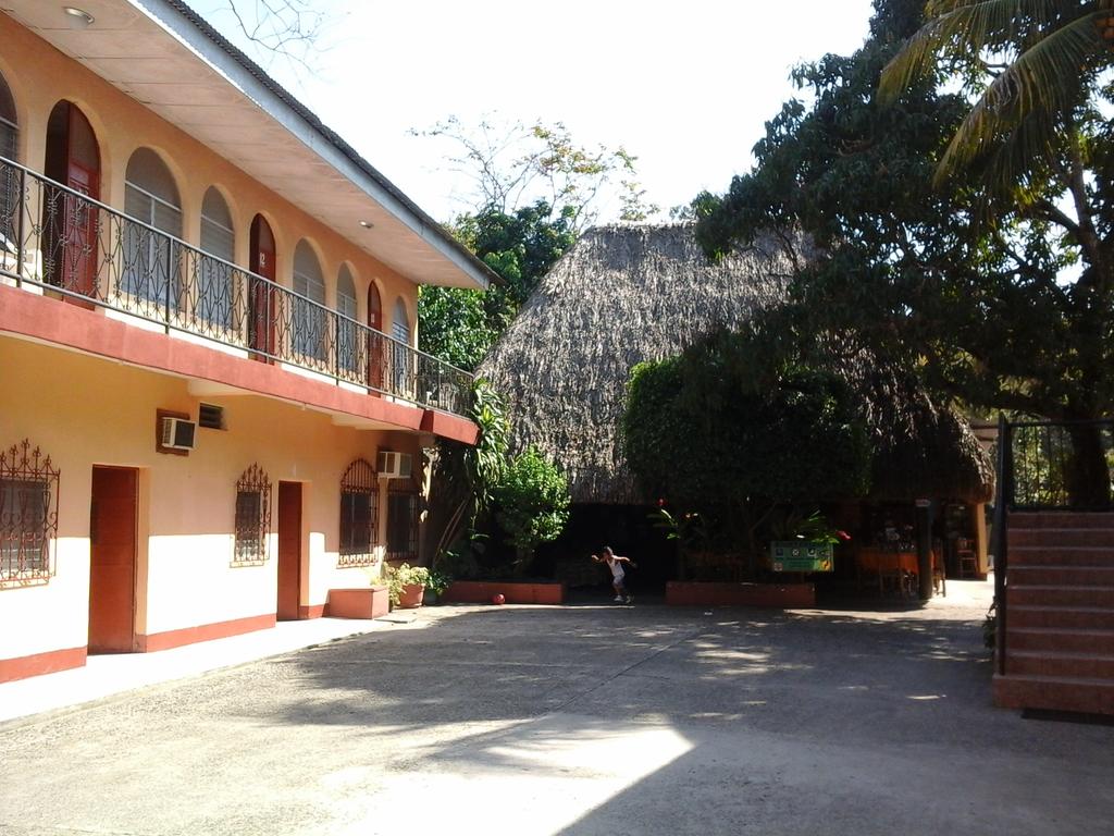 Hotel y Restaurante La Fonda Escondida